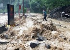 Trung Quốc: Mưa bão gây lũ lụt kinh hoàng, hàng chục người chết và mất tích